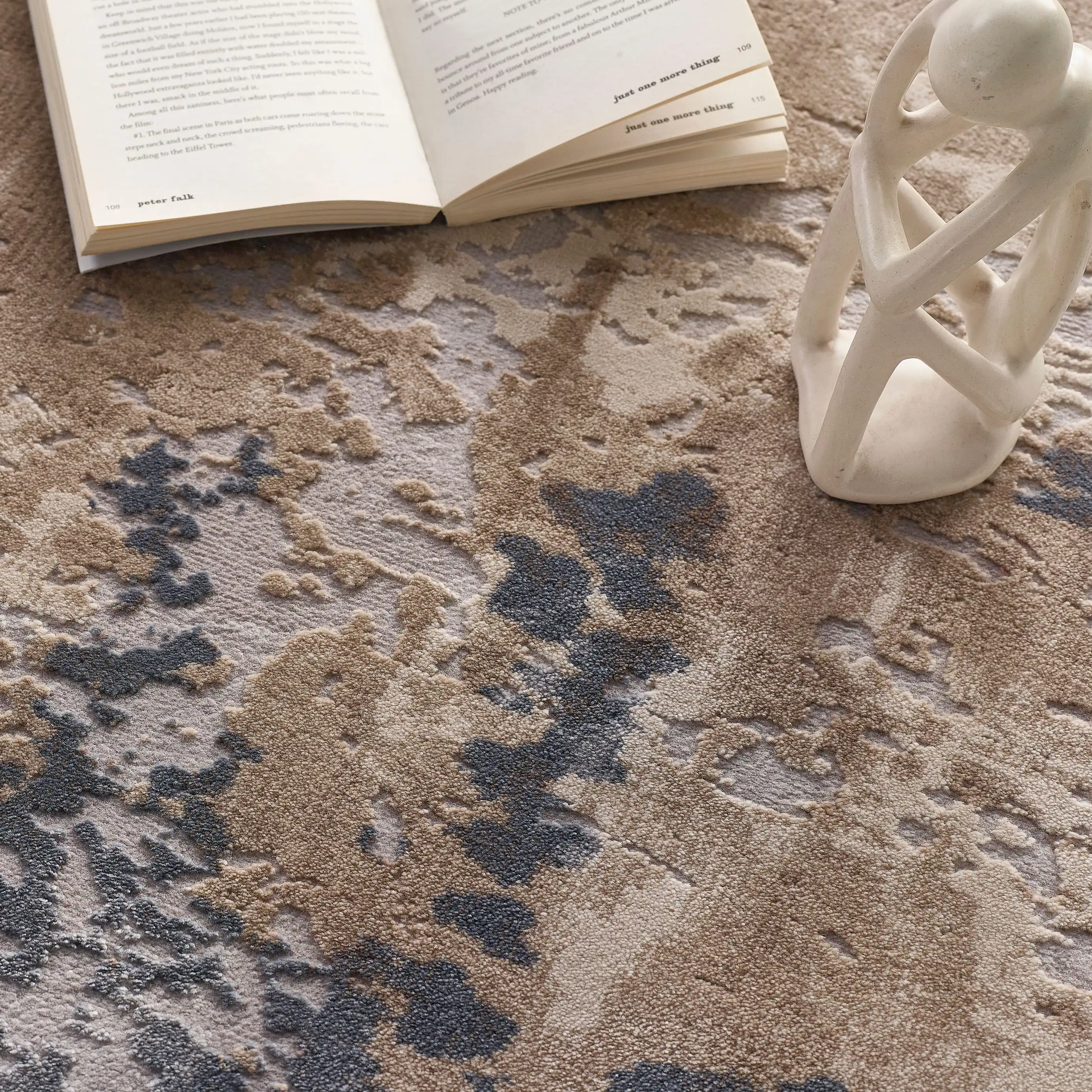 Aura Hug Cosimo Distressed with Fringe Rug - Image 3