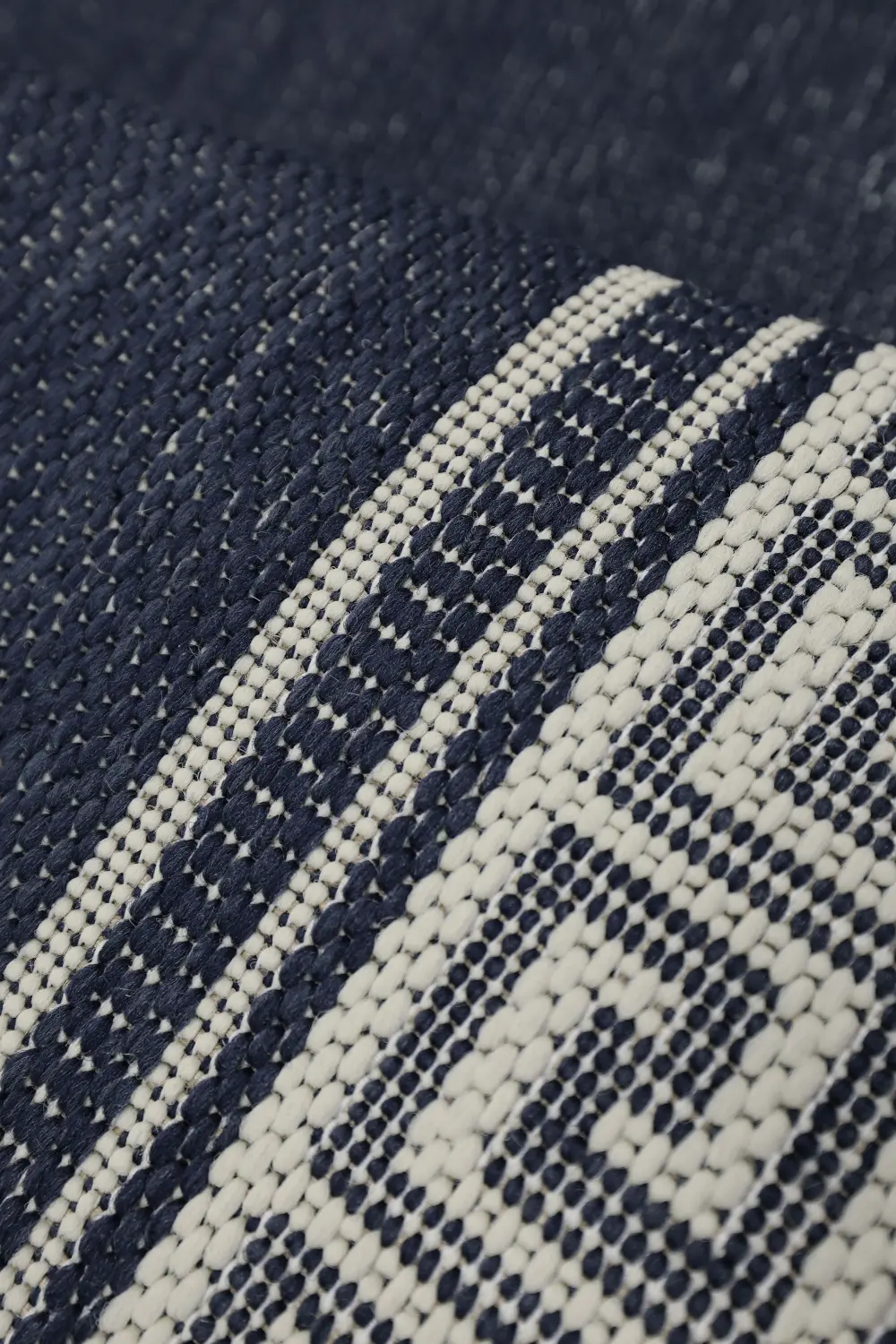 FLATWEAVE GEL Greek Key Navy - Image 5