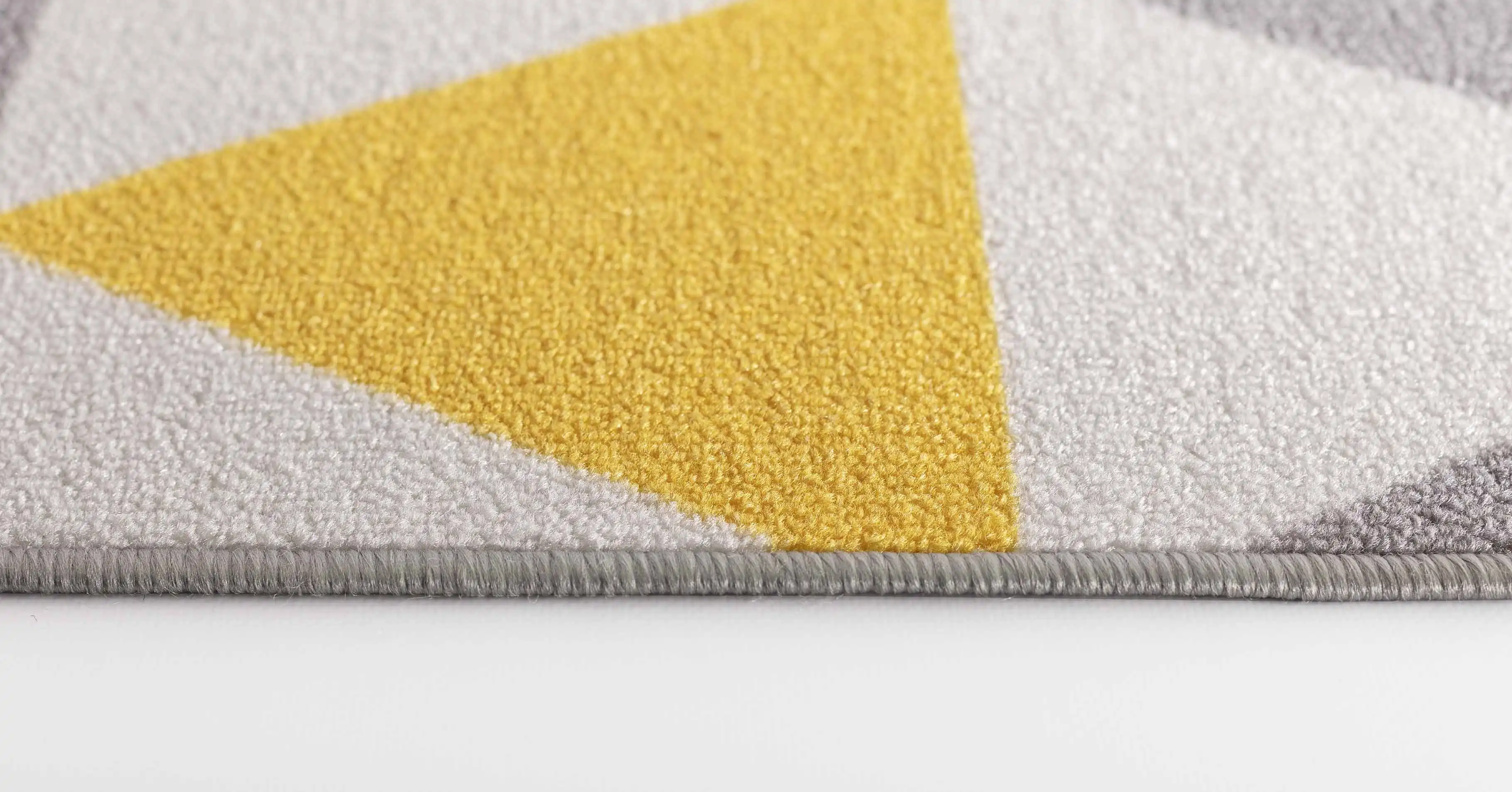Washable Gel-Back Havana Triangle Light Gold Rug - Image 3