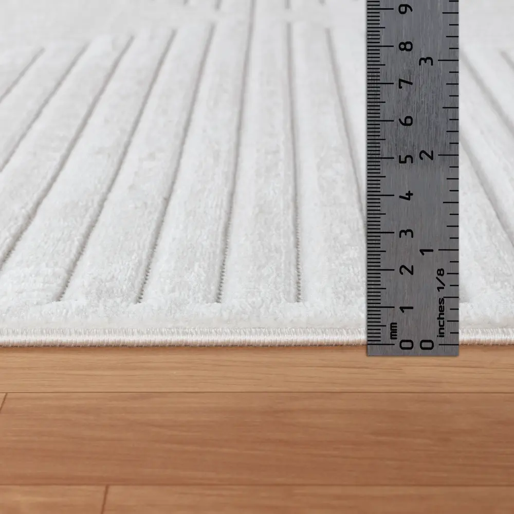Kiyoshi In- & Outdoor 3D High & Low Pile Textured White Rug - Image 3