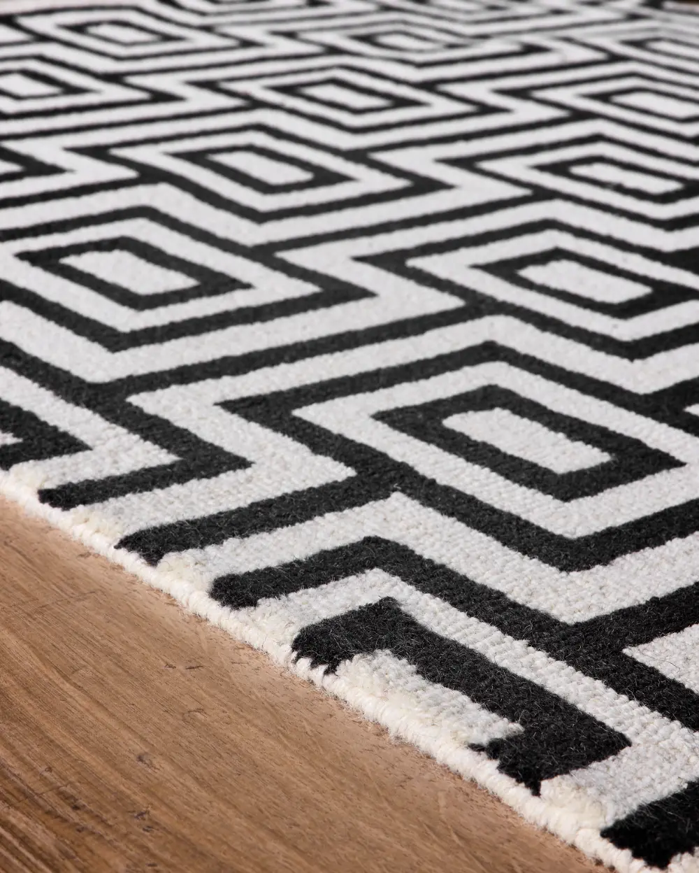 Labyrinth Black/Ivory - Image 4