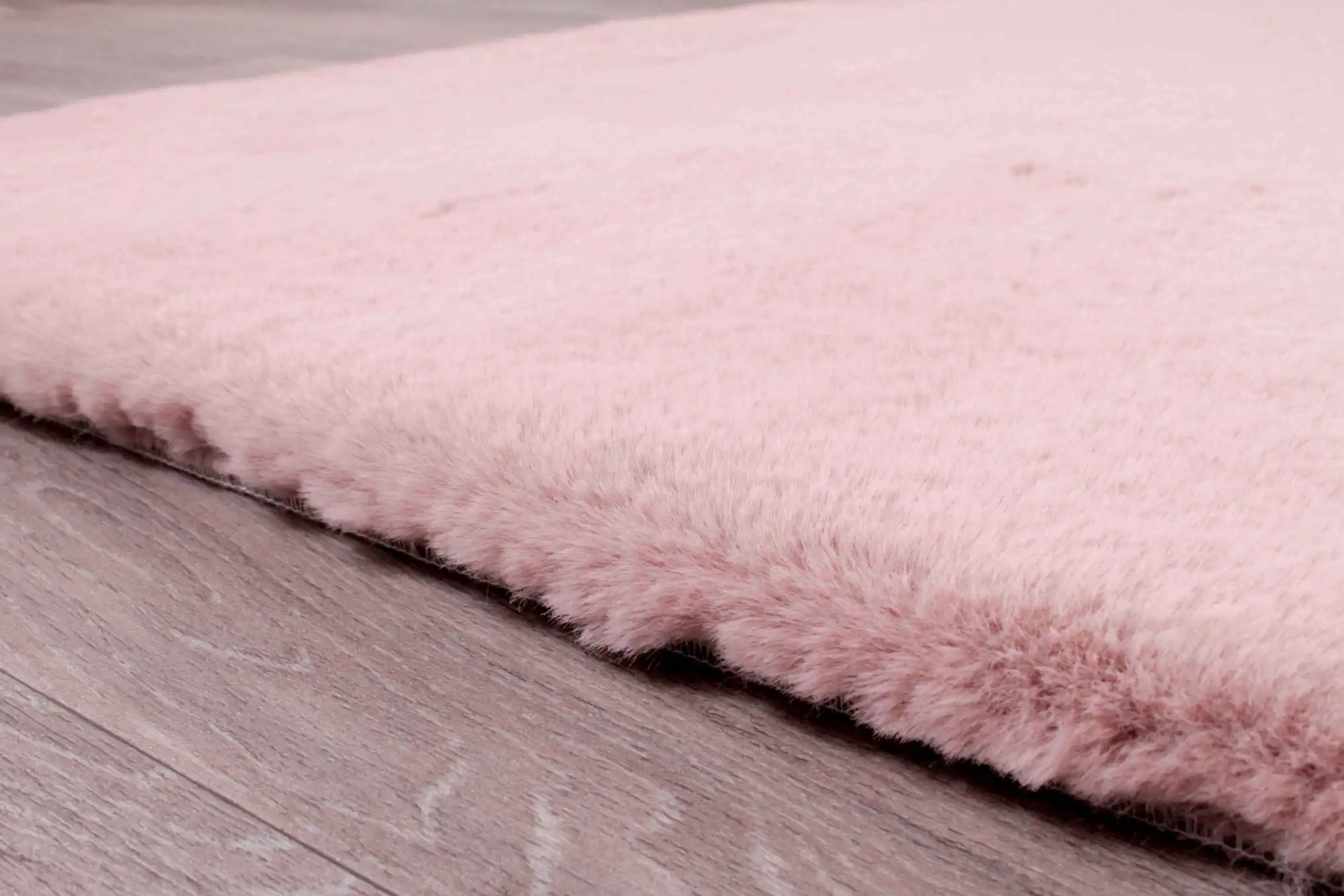 Luxe Faux Fur Blush Rug - Image 4