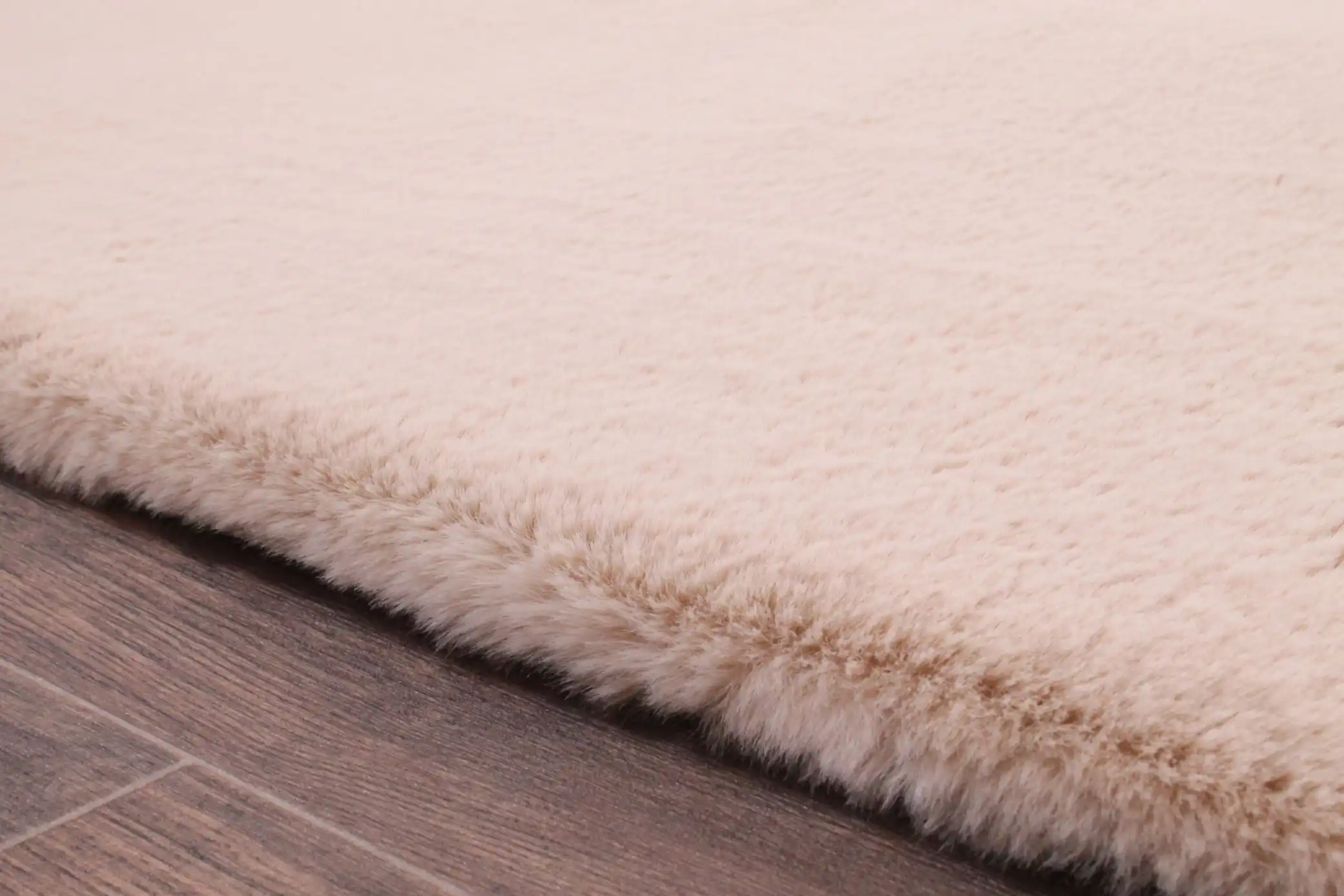 Luxe Faux Fur Natural Rug - Image 4