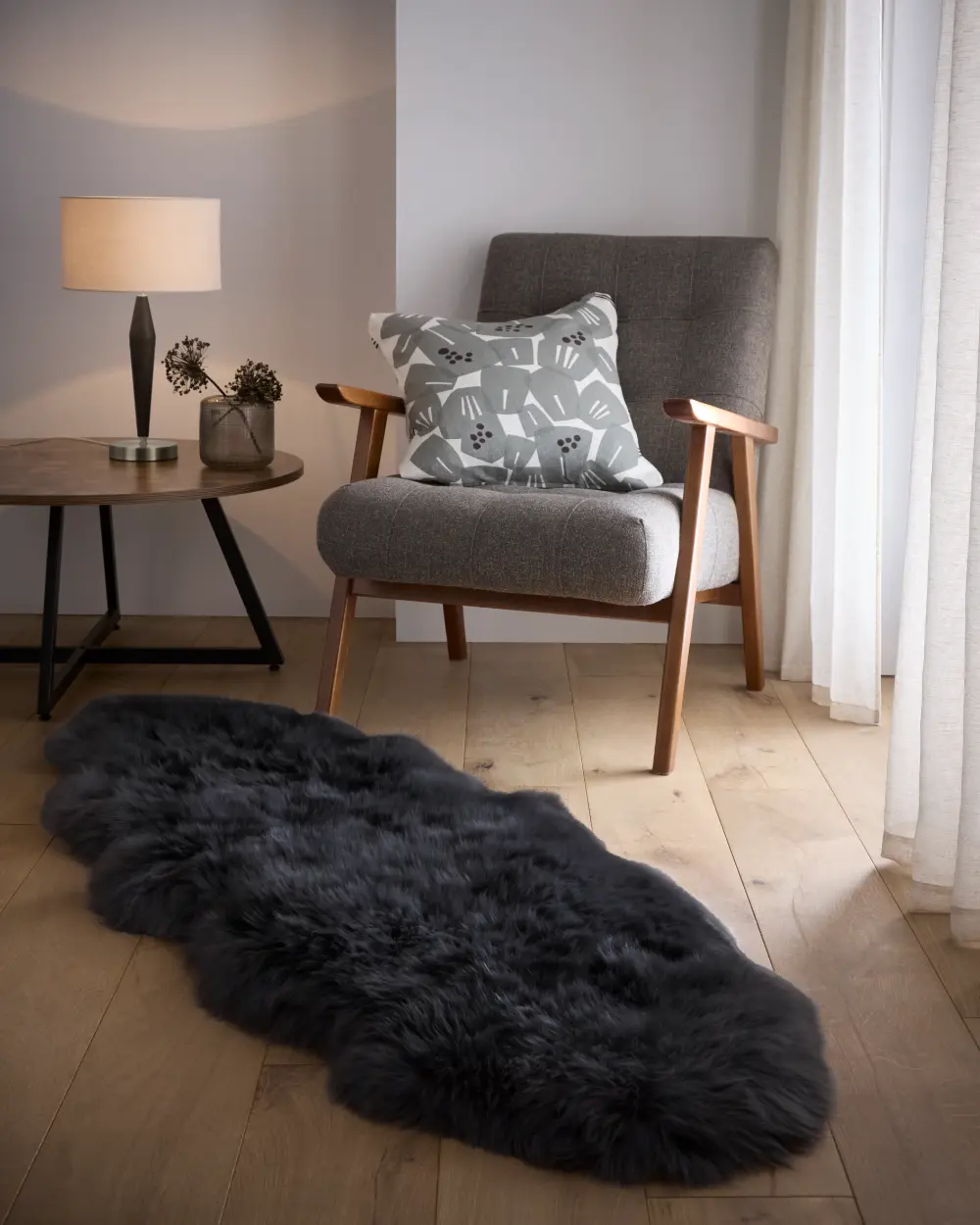 SheepSkins Hug Black Rug - Image 2